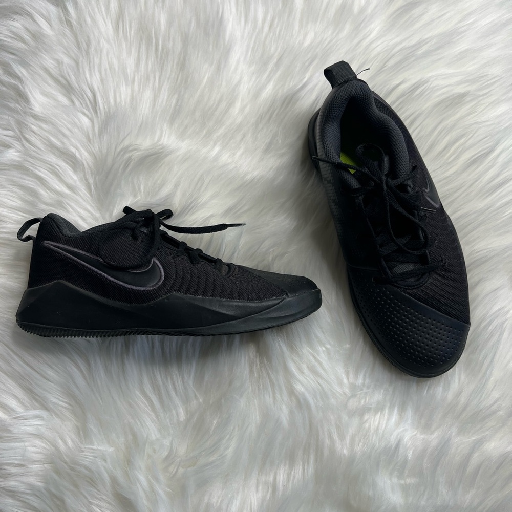 Nike Black Kids Team Hustle Quick 2 (GS) Sports Shoe Size 5Y